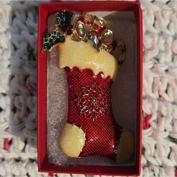 🎄🛍❤️ VINTAGE LIZ CLAIBORNE CHRISTMAS STOCKING BROOCH - Picture 2 of 5